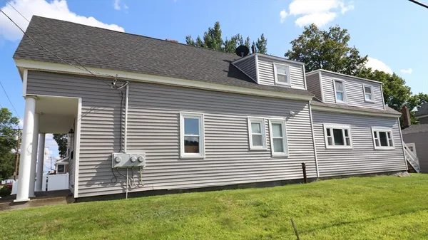 a view of a house with a yard