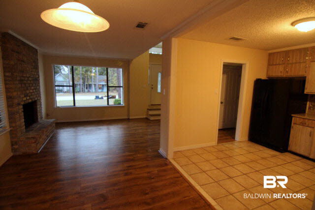 113 Leigh Circle Daphne, AL 36526 - Photo 9 of 14 Living areas