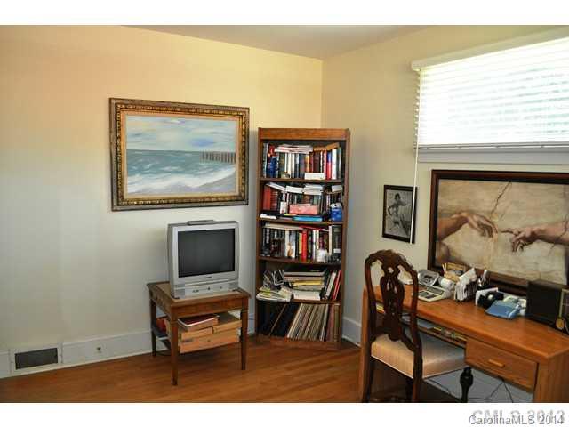4223 Cheltenham Road, Unit 4223 Charlotte, NC 28211 - Photo 9 of 16 a workspace with furniture and a window