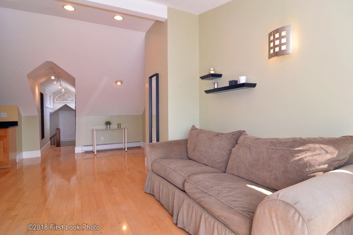 136 Riverside Drive Tiverton, RI 02878 - Photo 4 of 29