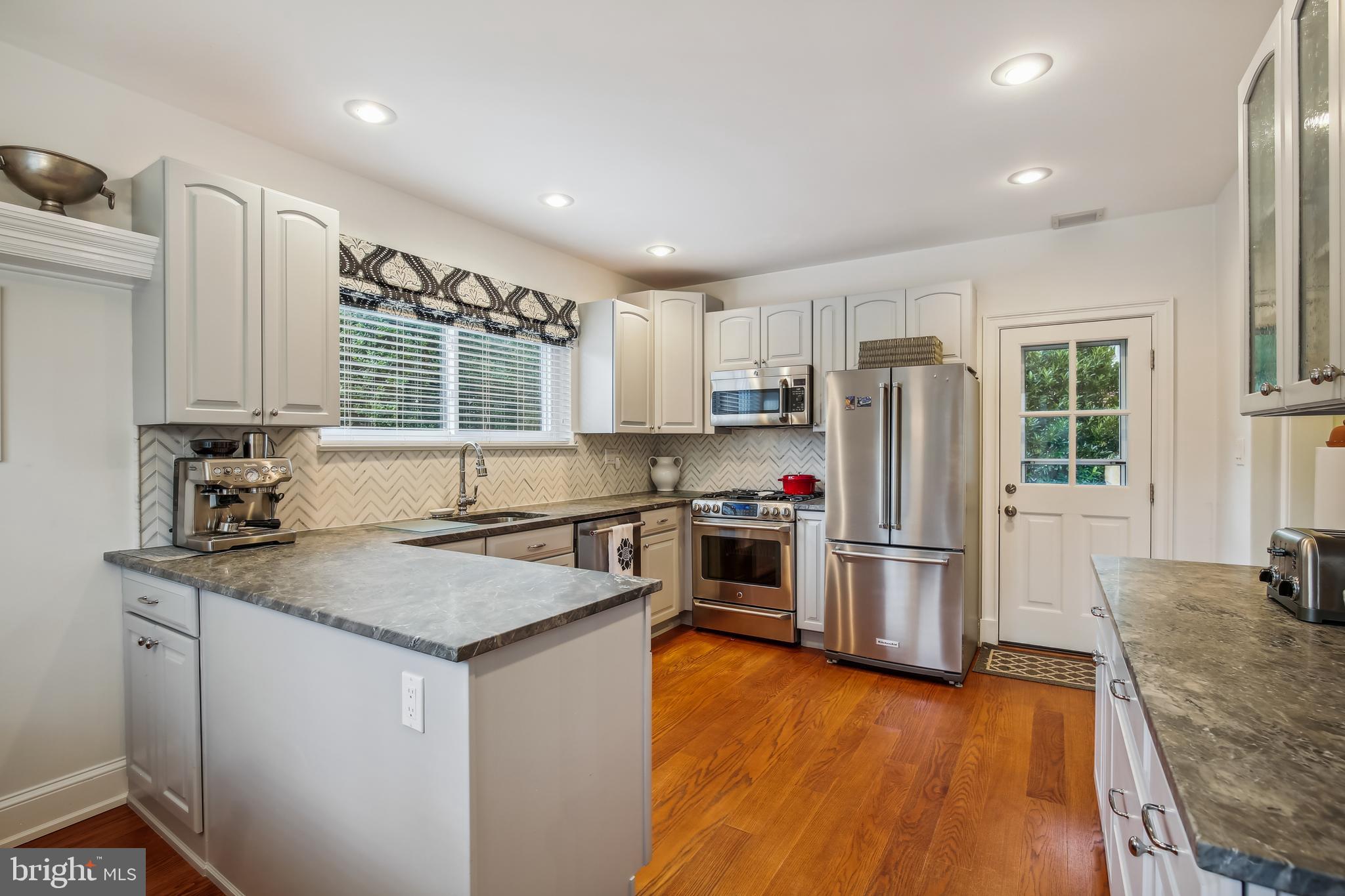 407 Lanark Way Silver Spring, MD 20901 - Photo 15 of 62 Stainless appliances