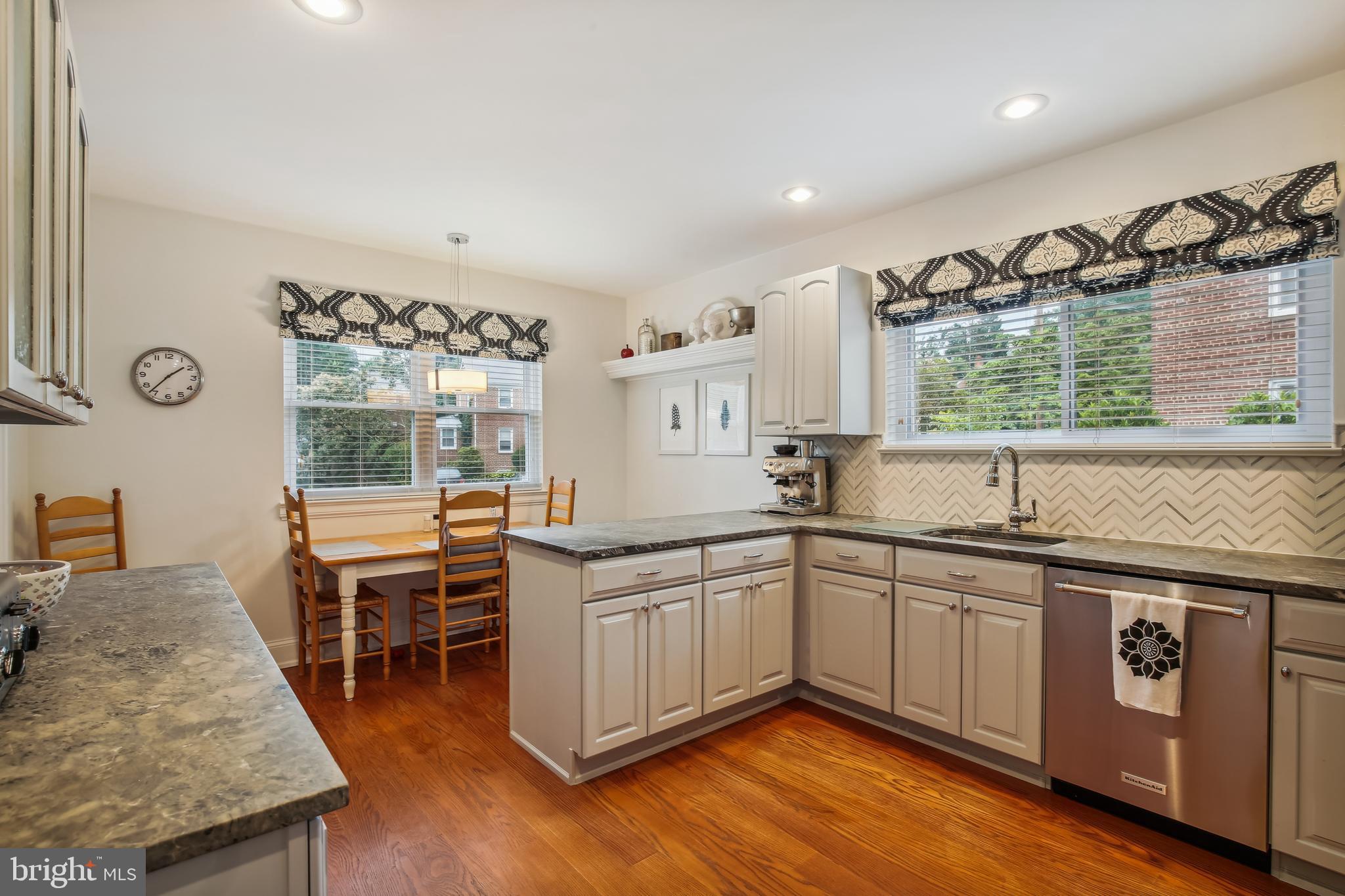 407 Lanark Way Silver Spring, MD 20901 - Photo 19 of 62 Light, bright and spacious