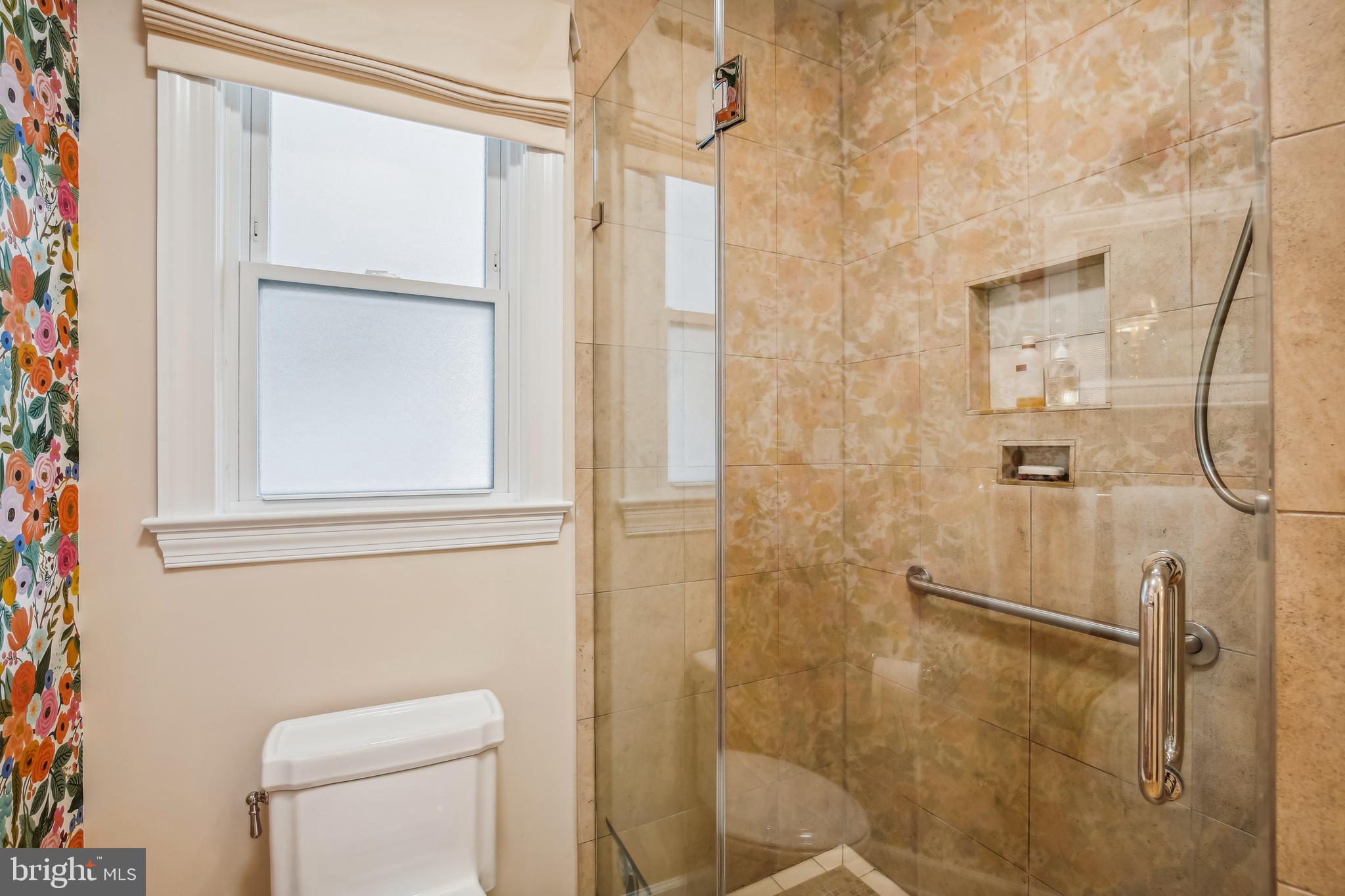 407 Lanark Way Silver Spring, MD 20901 - Photo 26 of 62 Glass shower enclosure