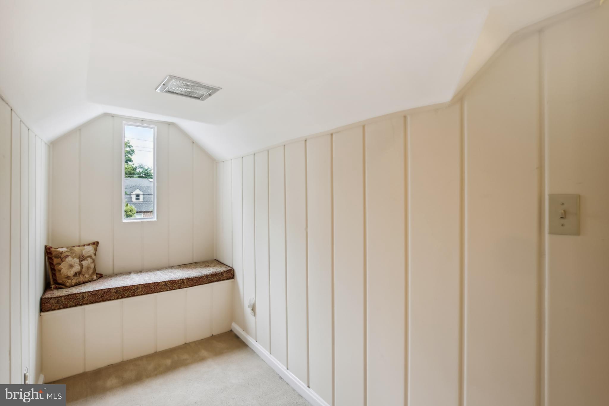 407 Lanark Way Silver Spring, MD 20901 - Photo 43 of 62 Adorable nook - perfect for reading a good book