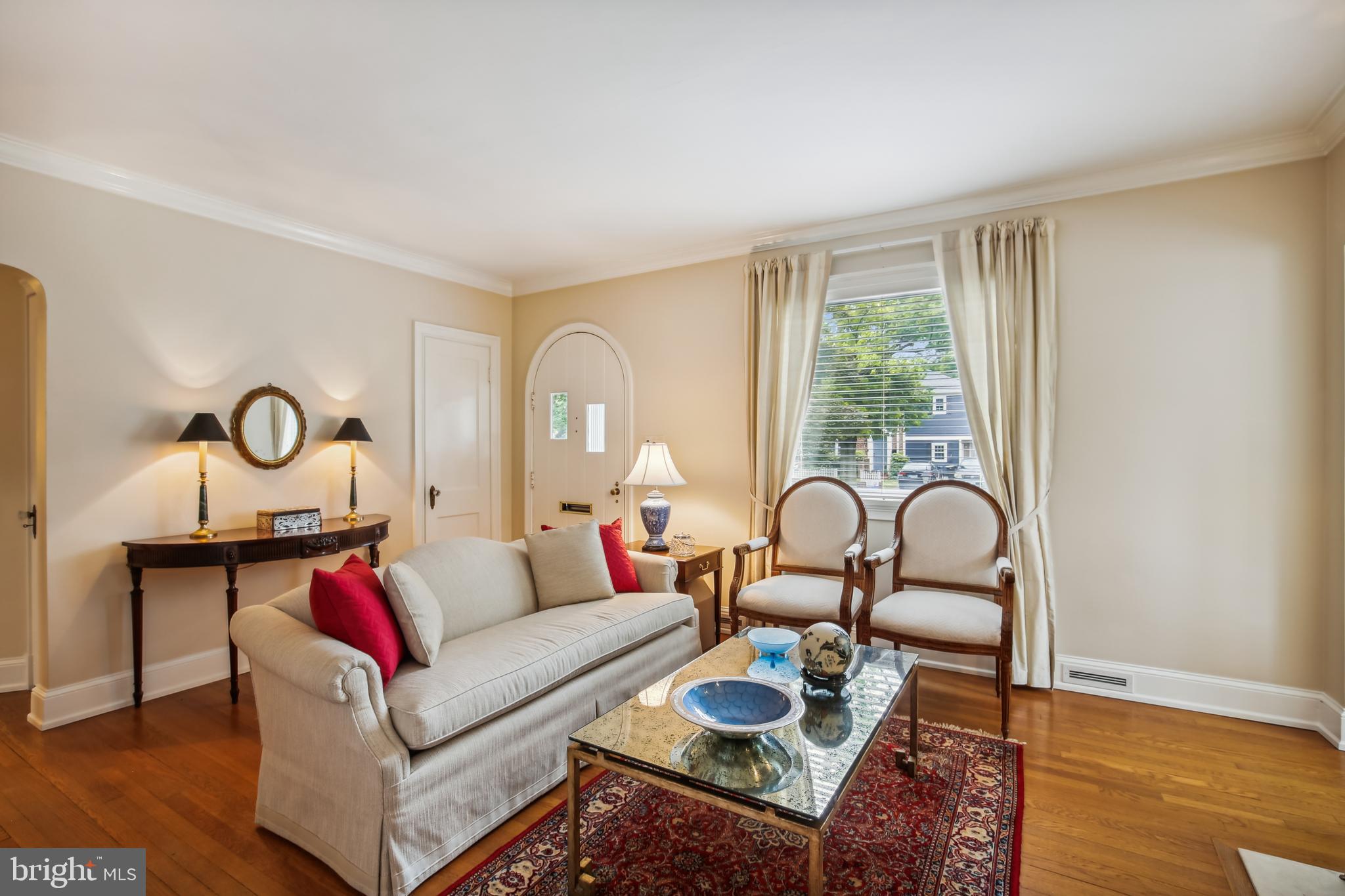 407 Lanark Way Silver Spring, MD 20901 - Photo 9 of 62 Light and bright space