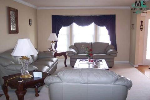 3030 Courtfield Drive Rochester, MI 48309 - Photo 4 of 8 796304-3.JPG