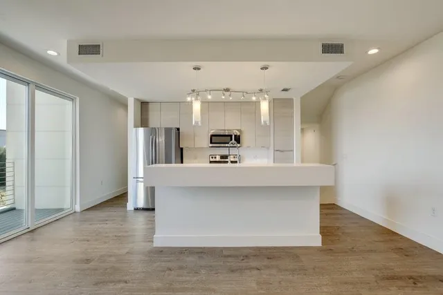 $1,799 | 604 North Bluff Drive, Unit 131, Austin, TX 78745