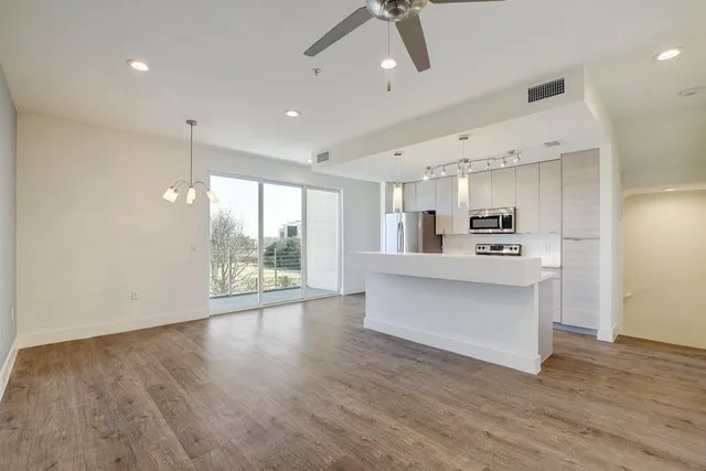 $1,799 | 604 North Bluff Drive, Unit 131, Austin, TX 78745