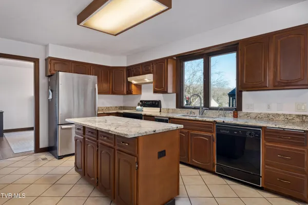 $289,000 | 15 Crown Circle, Unit 15, Kingsport, TN 37660