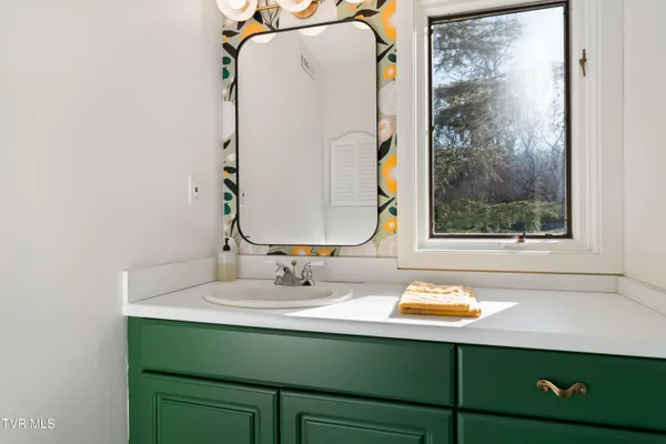 $289,000 | 15 Crown Circle, Unit 15, Kingsport, TN 37660