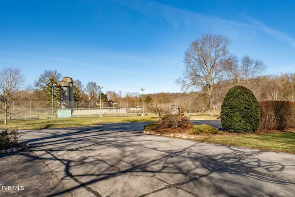 $289,000 | 15 Crown Circle, Unit 15, Kingsport, TN 37660