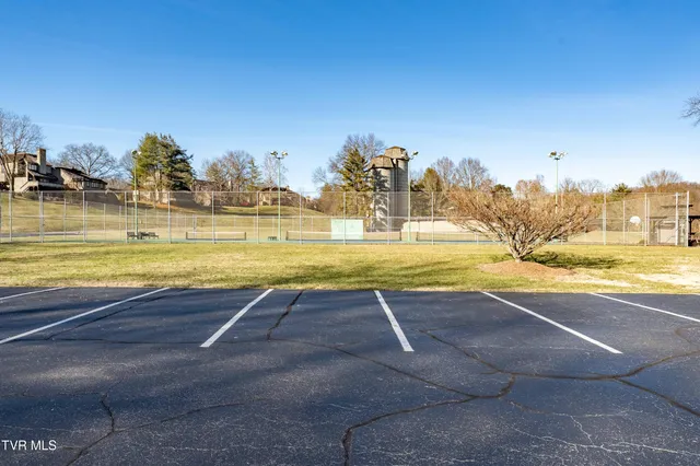 $300,000 | 15 Crown Circle, Unit 15, Kingsport, TN 37660