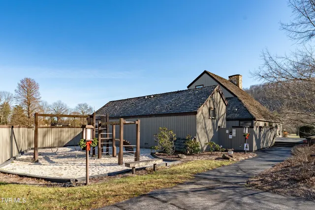 $300,000 | 15 Crown Circle, Unit 15, Kingsport, TN 37660