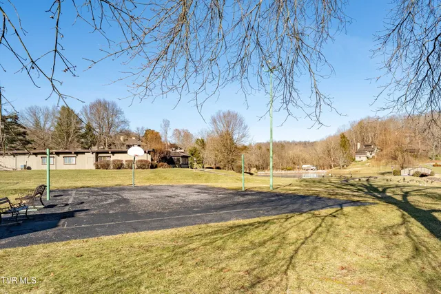 $300,000 | 15 Crown Circle, Unit 15, Kingsport, TN 37660