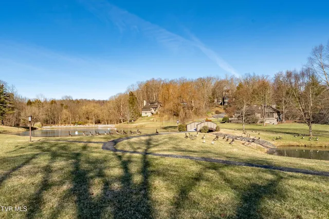 $300,000 | 15 Crown Circle, Unit 15, Kingsport, TN 37660