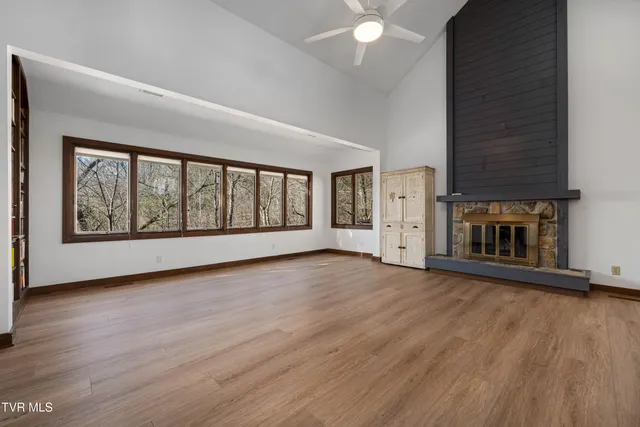 $300,000 | 15 Crown Circle, Unit 15, Kingsport, TN 37660