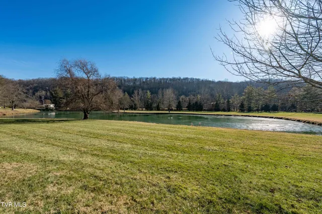 $300,000 | 15 Crown Circle, Unit 15, Kingsport, TN 37660