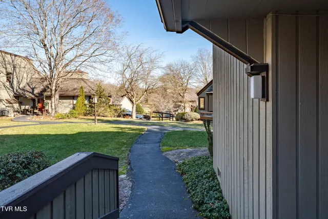 $300,000 | 15 Crown Circle, Unit 15, Kingsport, TN 37660