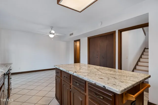 $300,000 | 15 Crown Circle, Unit 15, Kingsport, TN 37660