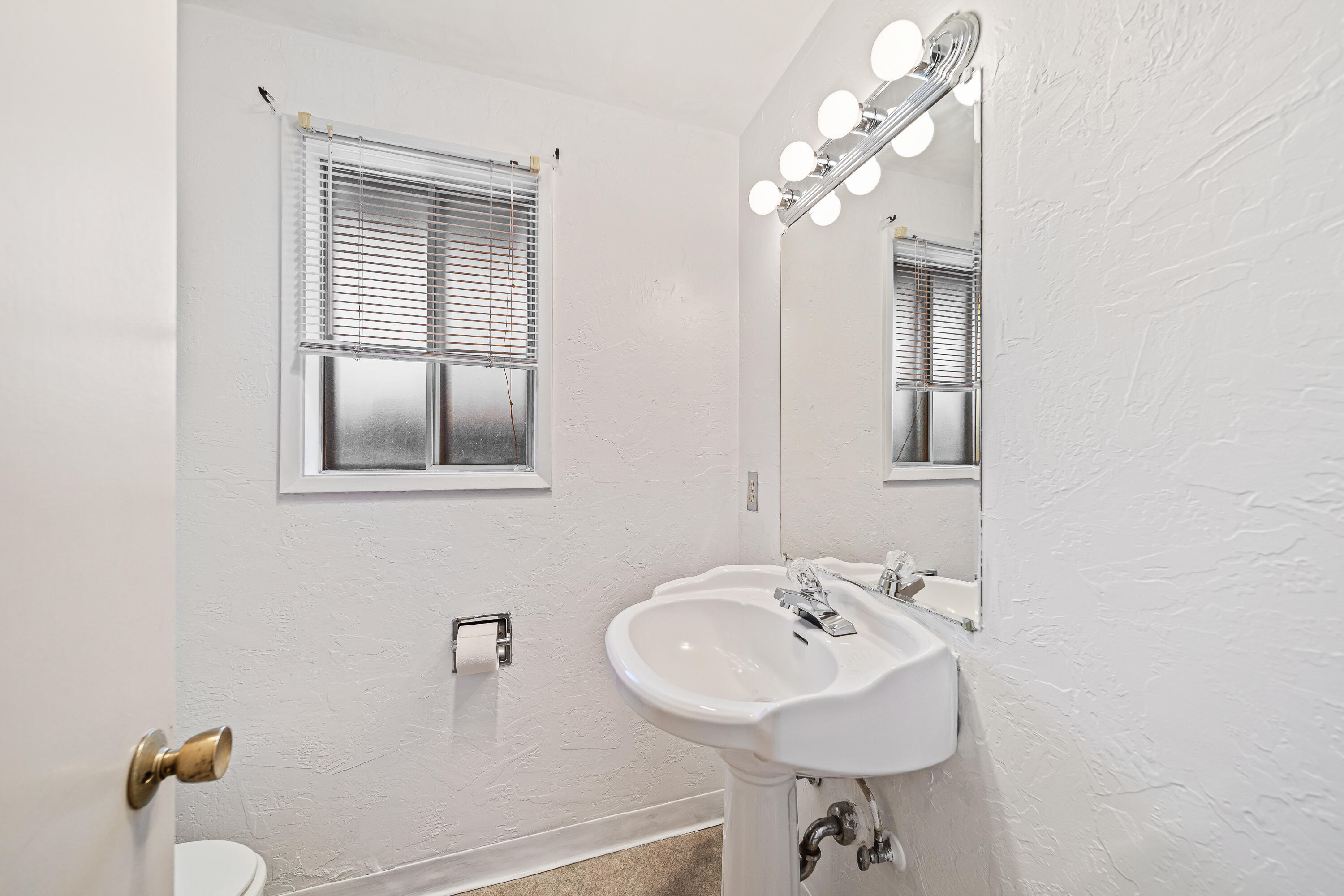 2184 Crestbrook Road Medford, OR 97504 - Photo 8 of 25 9R9A1648
