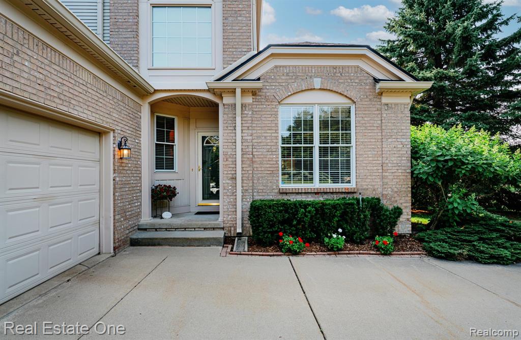 1602 Boulder Court Rochester, MI 48306 - Photo 2 of 46