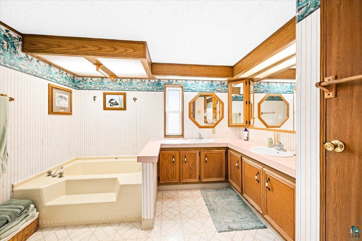 8064 Lake Nichols Road Canyon, MN 55717 - Photo 18 of 38 Gallery Image 18