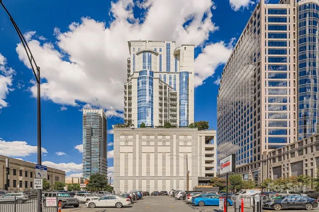 $330,000 | 333 West Trade Street, Unit 505, Charlotte, NC 28202
