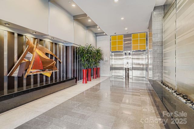 $325,000 | 333 West Trade Street, Unit 505, Charlotte, NC 28202