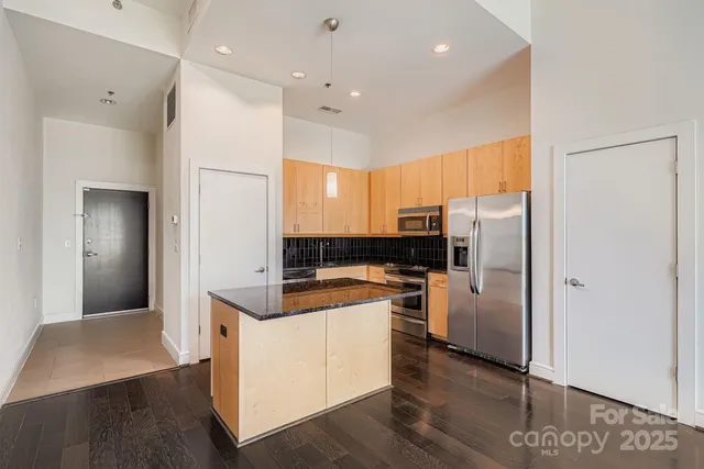 $330,000 | 333 West Trade Street, Unit 505, Charlotte, NC 28202