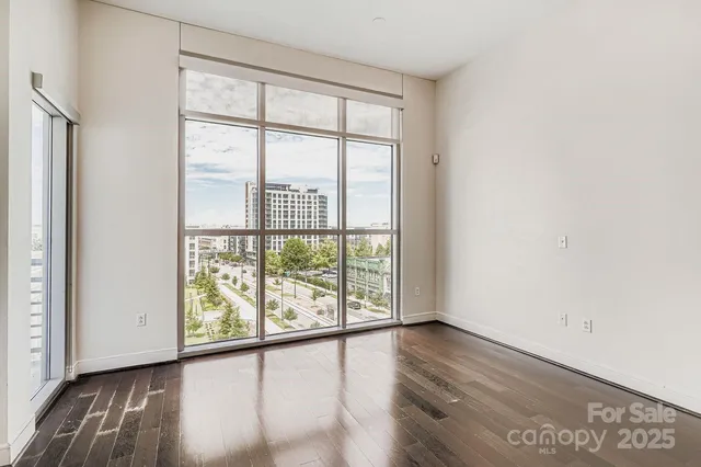 $330,000 | 333 West Trade Street, Unit 505, Charlotte, NC 28202