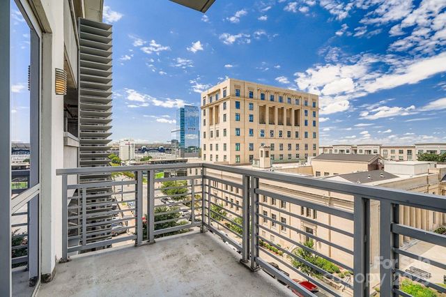 $325,000 | 333 West Trade Street, Unit 505, Charlotte, NC 28202