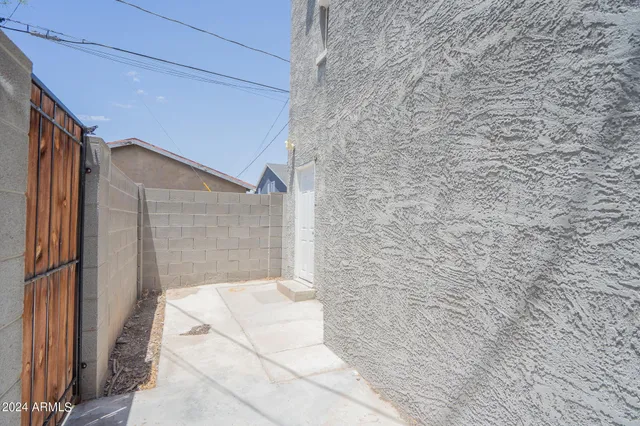 $795 | 2330 North Dayton Street, Unit 2, Phoenix, AZ 85006