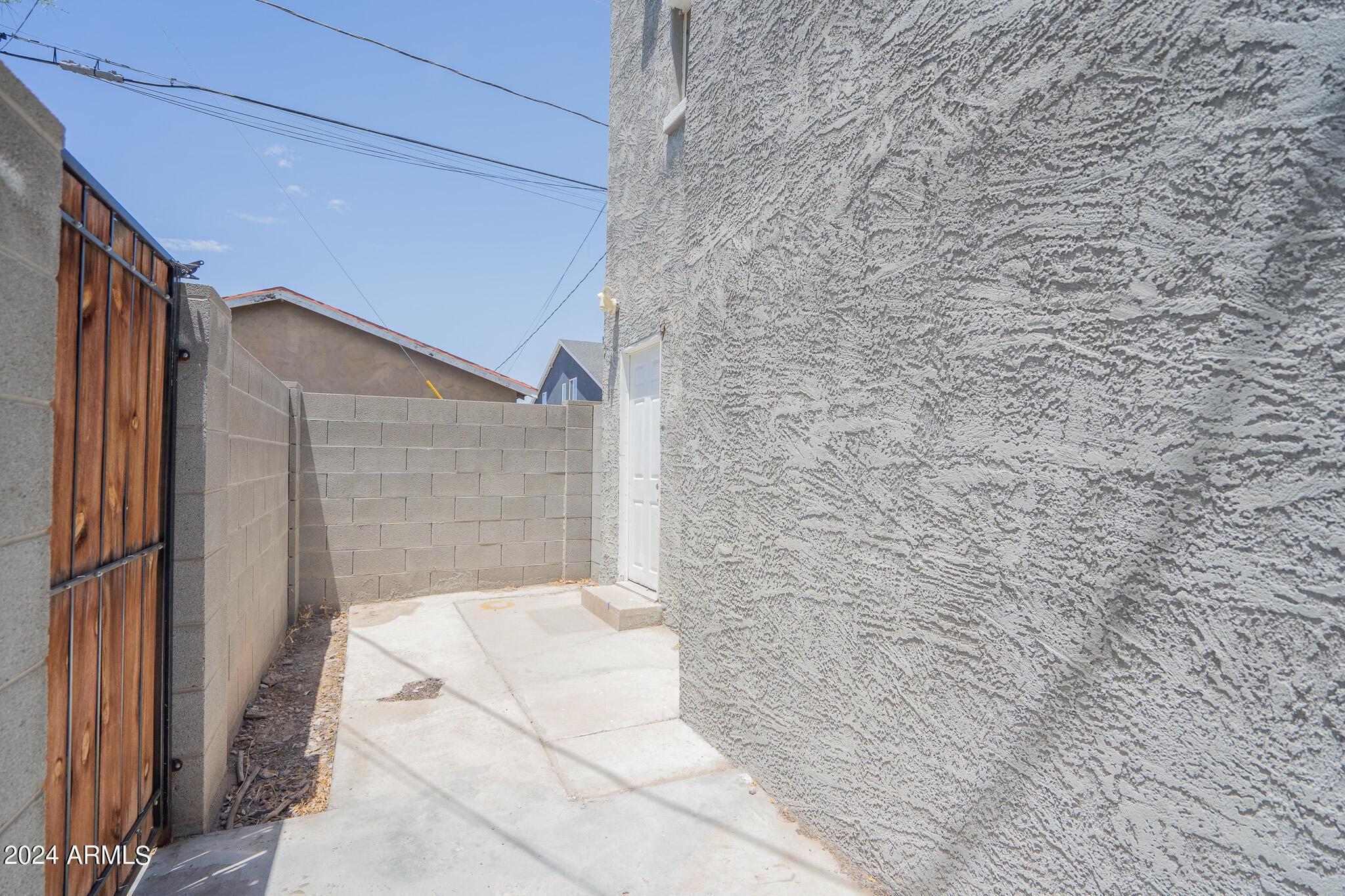 2330 North Dayton Street, Unit 2 Phoenix, AZ 85006 - Photo 4 of 18 Photo #3