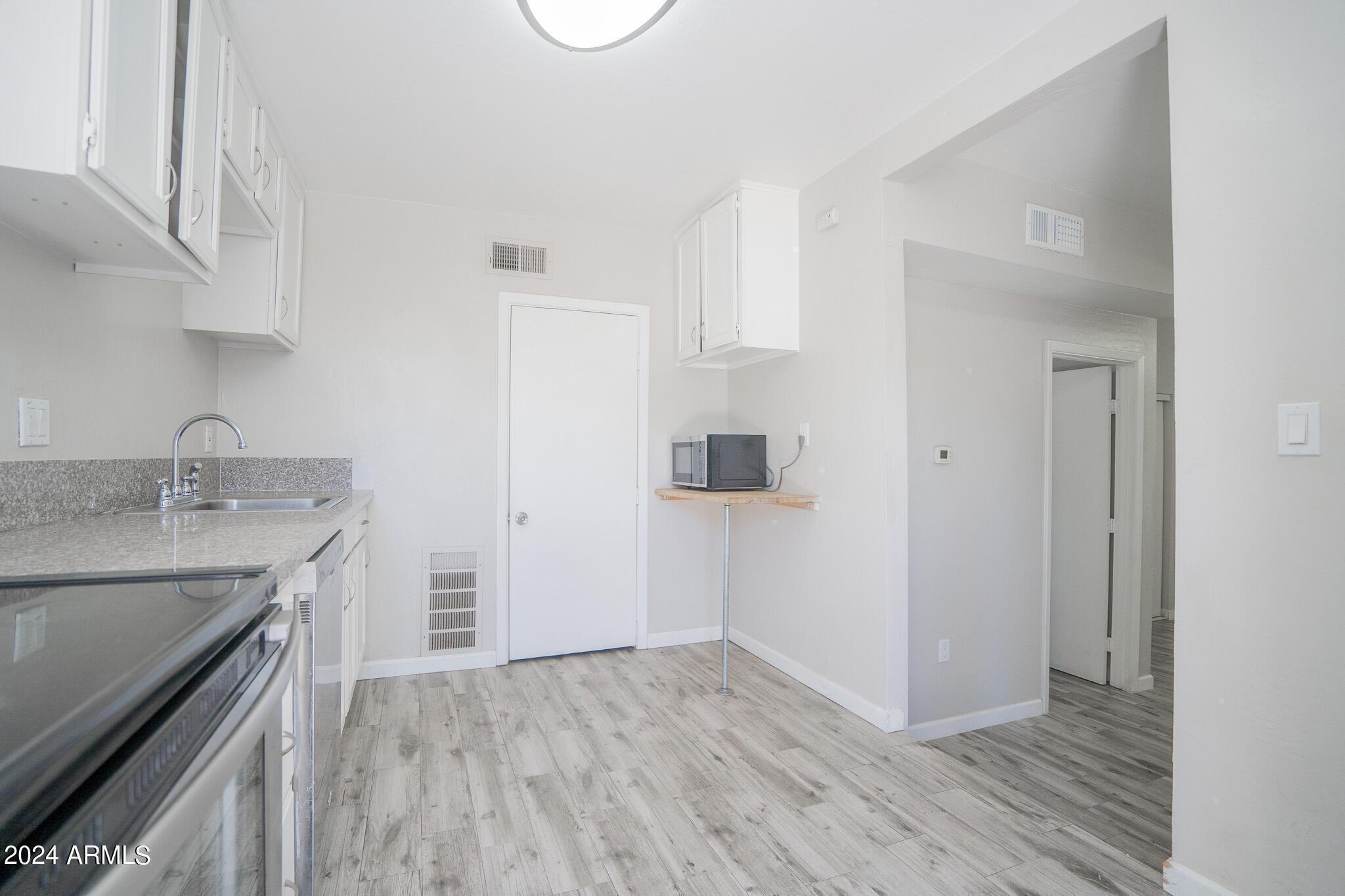 2330 North Dayton Street, Unit 2 Phoenix, AZ 85006 - Photo 8 of 18 Photo #5