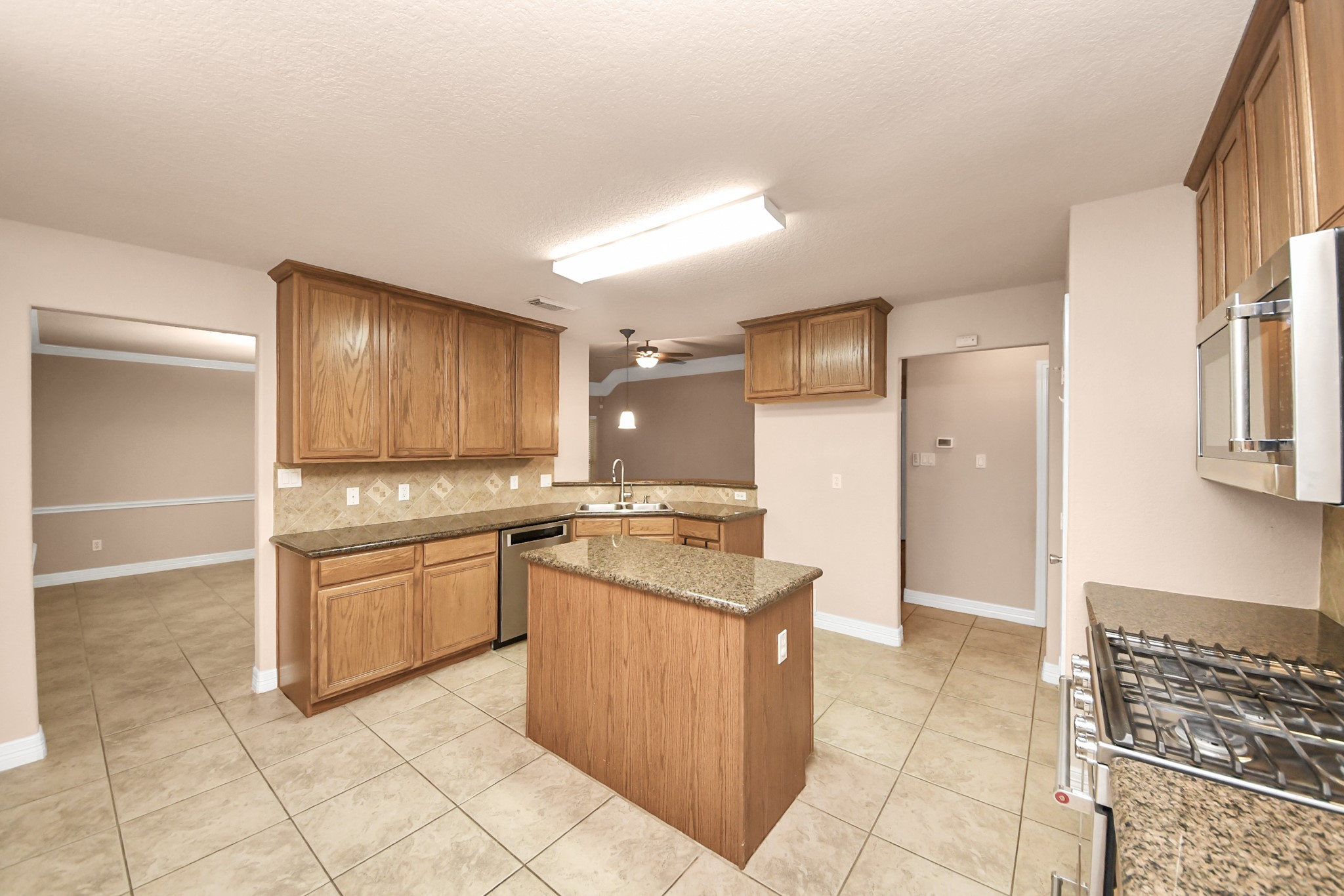 6 Prairie Oaks La Marque, TX 77510 - Photo 4 of 26