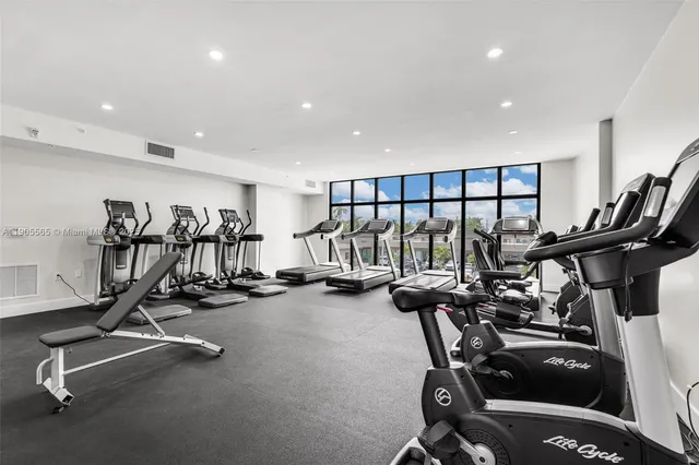 $3,250 | 1 Curtiss Parkway, Unit 314, Miami Springs, FL 33166