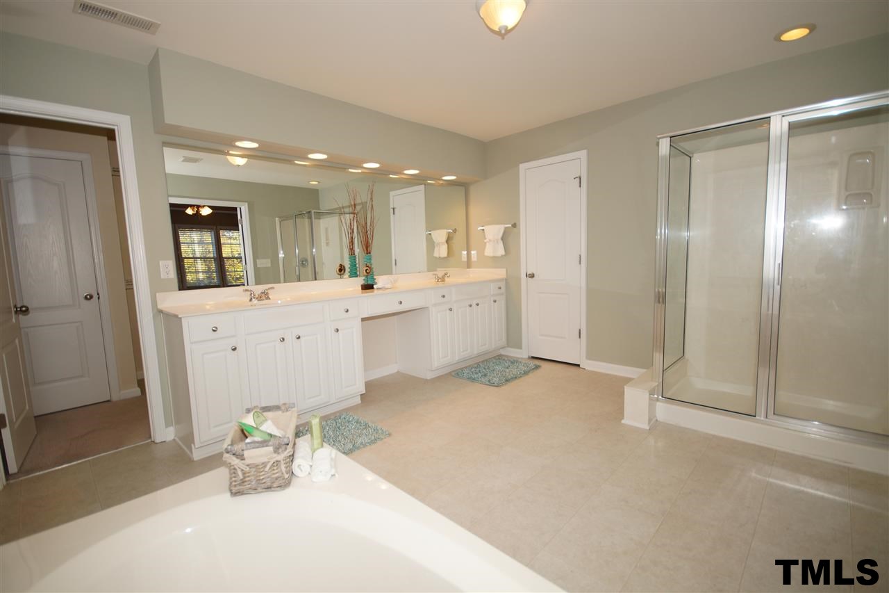 8214 Marvino Lane Raleigh, NC 27613 - Photo 14 of 25