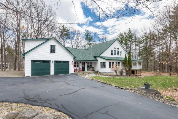 $875,000 | 8 Oak-Knoll Road, Meredith, NH 03253