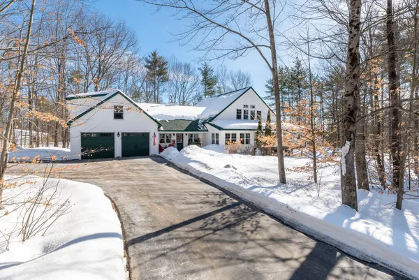$949,000 | 8 Oak-Knoll Road, Meredith, NH 03253