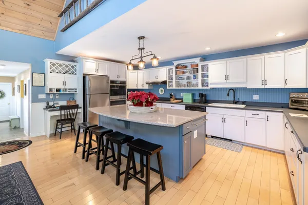$949,000 | 8 Oak-Knoll Road, Meredith, NH 03253
