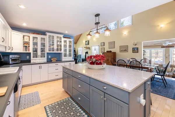 $949,000 | 8 Oak-Knoll Road, Meredith, NH 03253