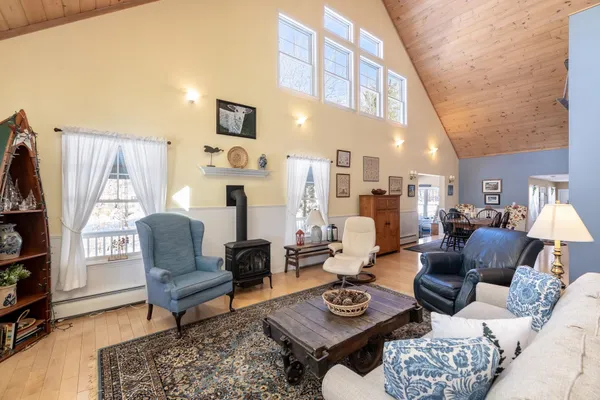 $949,000 | 8 Oak-Knoll Road, Meredith, NH 03253