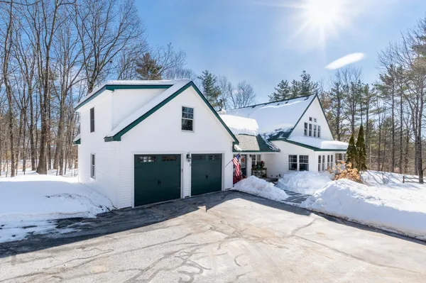 $949,000 | 8 Oak-Knoll Road, Meredith, NH 03253