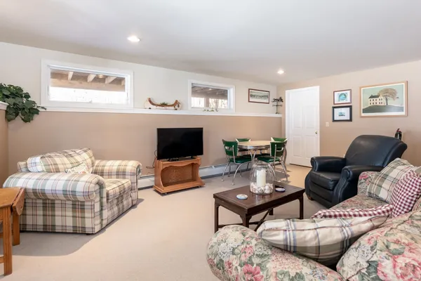 $949,000 | 8 Oak-Knoll Road, Meredith, NH 03253