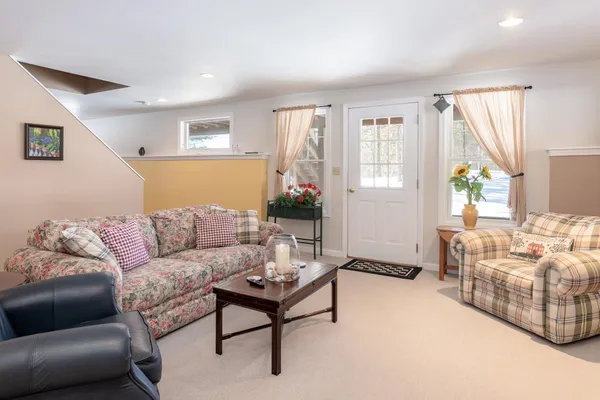 $949,000 | 8 Oak-Knoll Road, Meredith, NH 03253