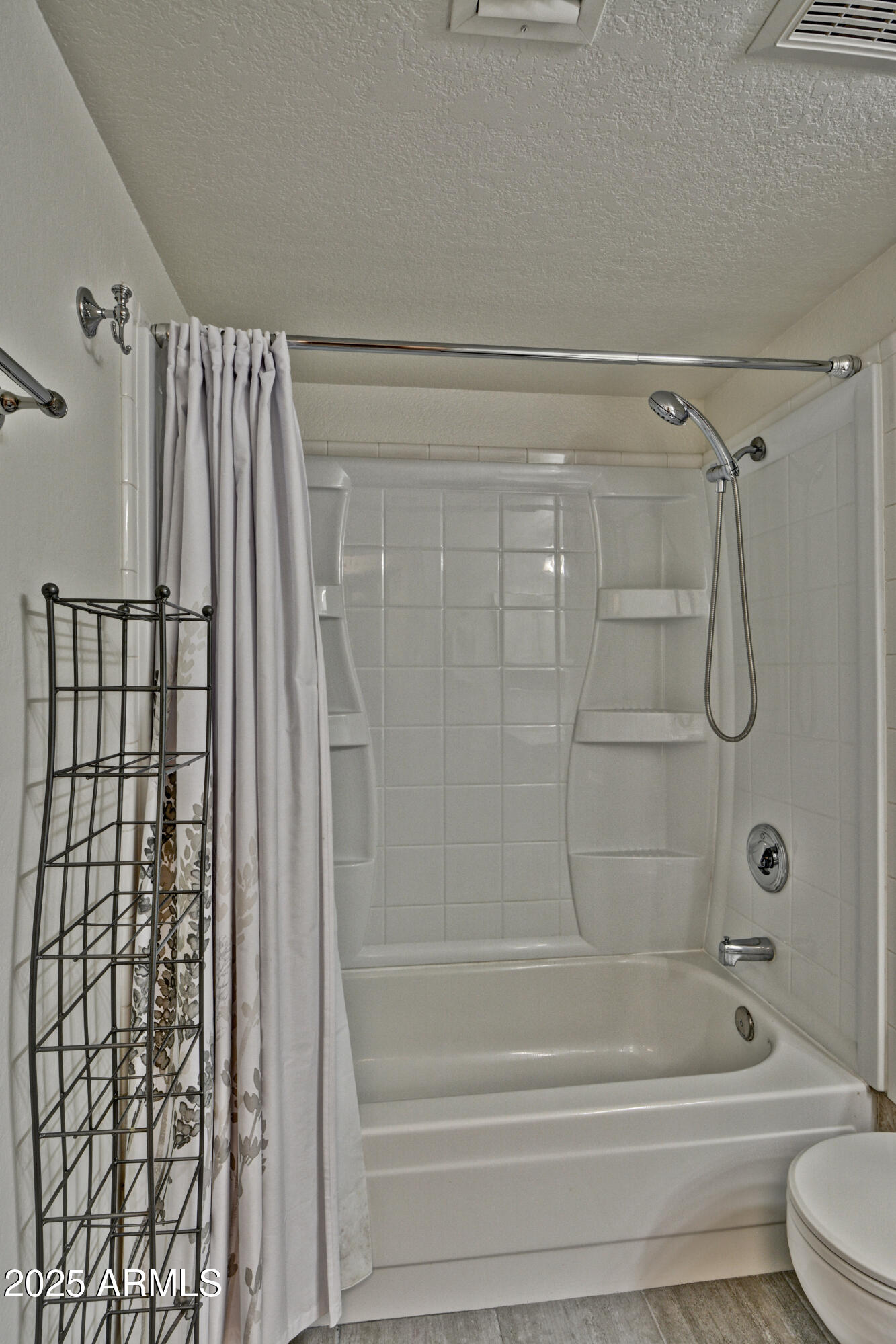 602 North May, Unit 23 Mesa, AZ 85201 - Photo 7 of 25 a bathroom with a shower and a bathtub