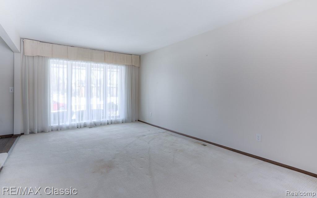 6516 Edgewood Road Canton, MI 48187 - Photo 6 of 48 Living Room