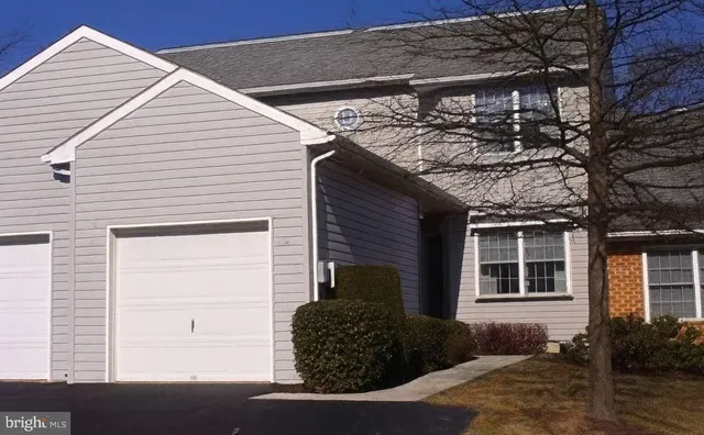 $304,900 | 1045 Pond Ridge Drive, Harrisburg, PA 17111