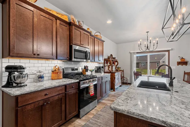 $499,900 | 2153 Caroline Court, Neenah, WI 54956