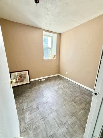 $1,000 | 400 North 1st Street, Belleville, IL 62220